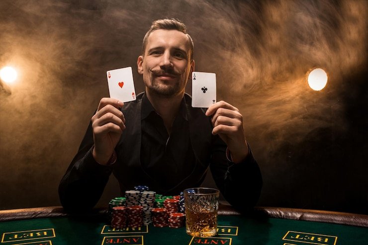 Meja blackjack menampilkan dealer, kartu fisik, dan area penempatan taruhan yang jelas Meja Blackjack Live Dealer wayang 888